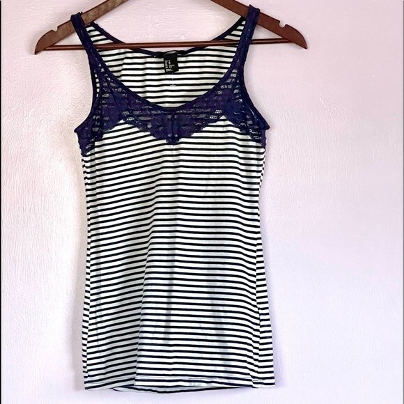 H&M Women’s Sleeveless Stripes with collar floral accent Sz XS Navy - Picture 1 of 3